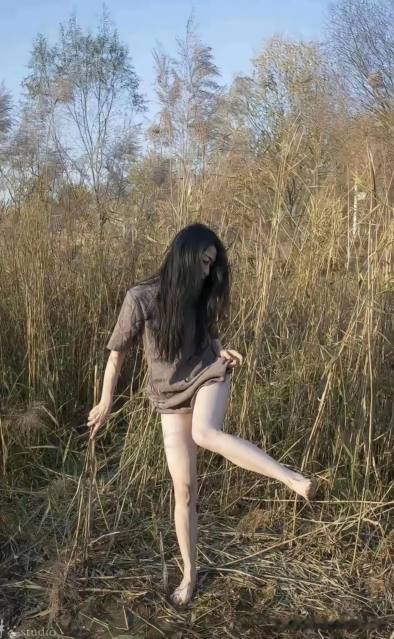 想学习荷花“出淤泥而不染”？可惜你不是，功力还差一点啊！