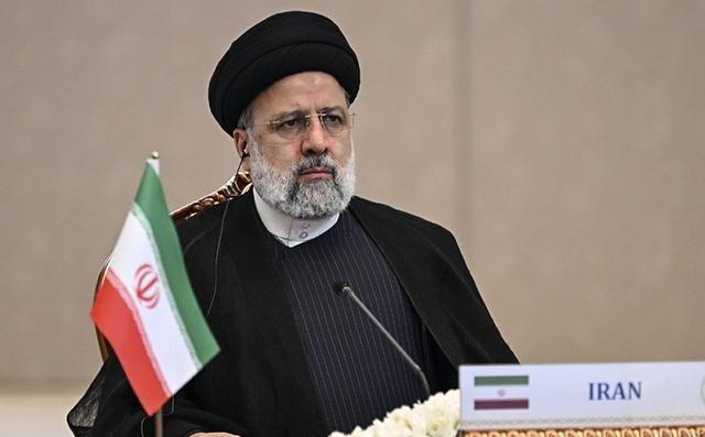 美军如果打击伊朗，大概率没有谁会去帮助伊朗。以色列打巴勒斯坦，没人帮。以色列打黎