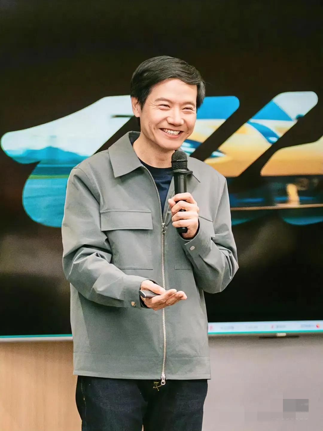 我预料到雷军会退居幕后，也预料到以后他会很低调，但，我没想到他直接撂挑子，退
