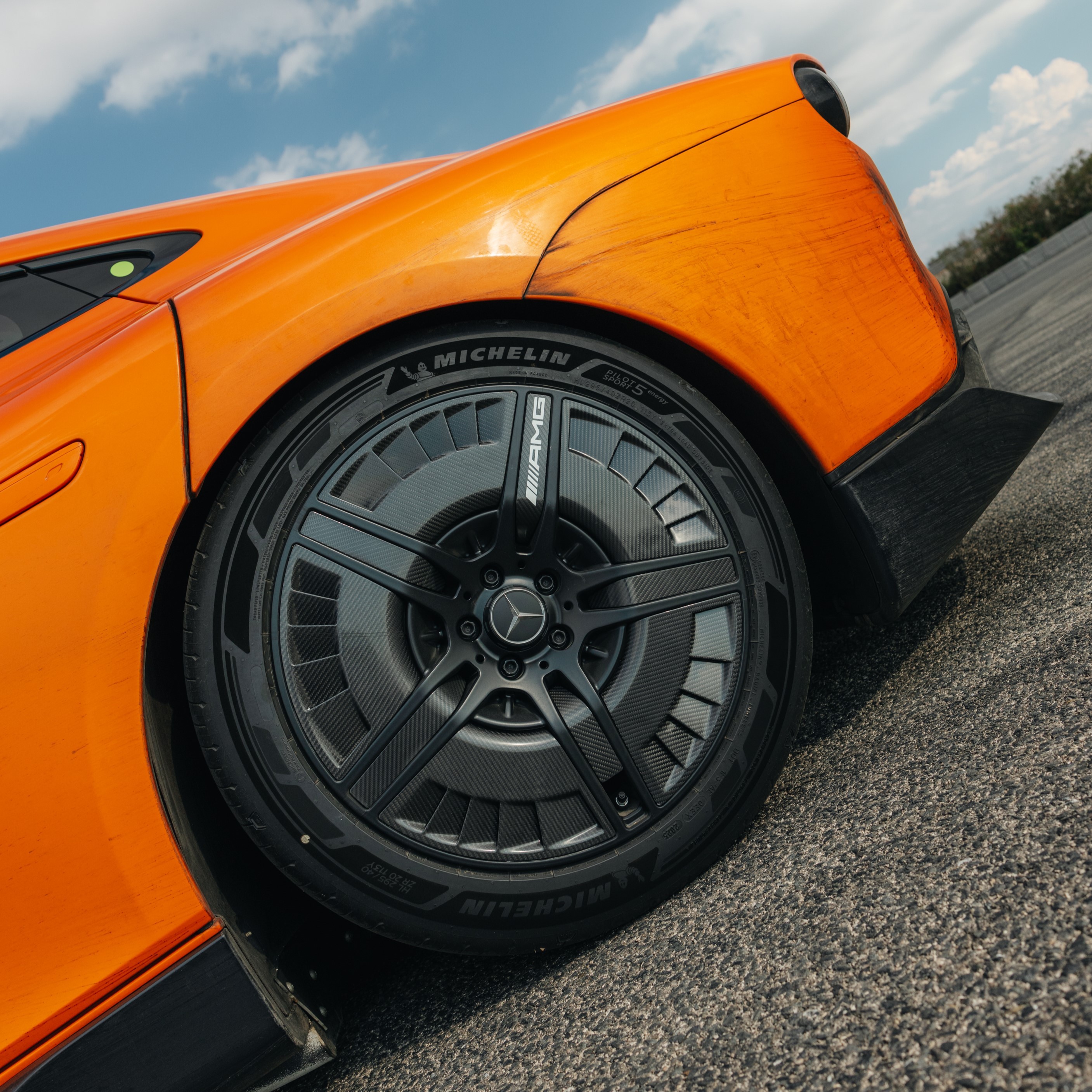 米其林的老师来给我科普了一下，AMGGTXX上面用的轮胎有点子说法，ps5e