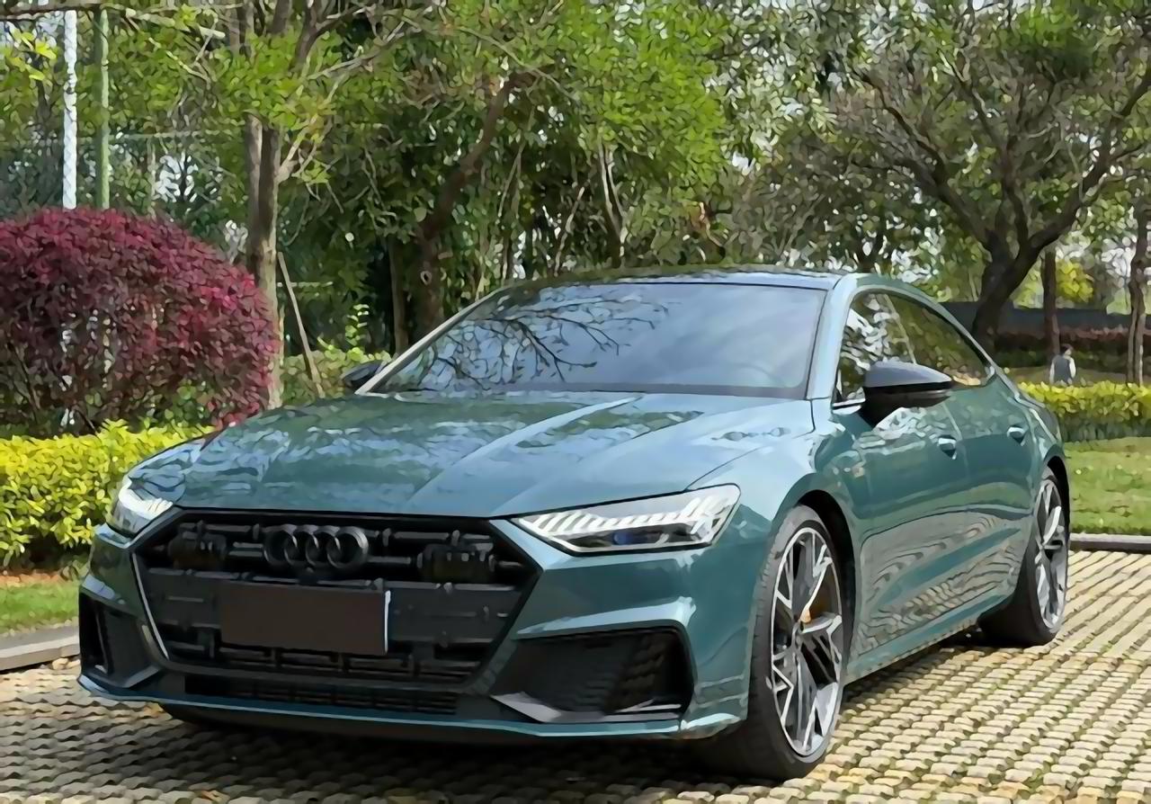 30万出头想买轿跑面子，不妨看看二手奥迪A7L🚗✨这两天奥迪A7L新车优惠还