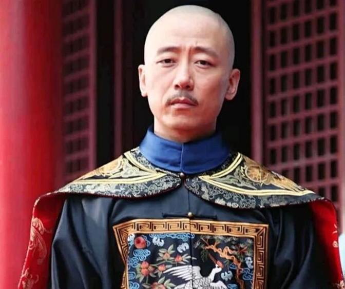 1721年，还是皇子的胤禛前往沈阳祭祖，不巧路上遇到了大雨，而附近他比较熟悉的人