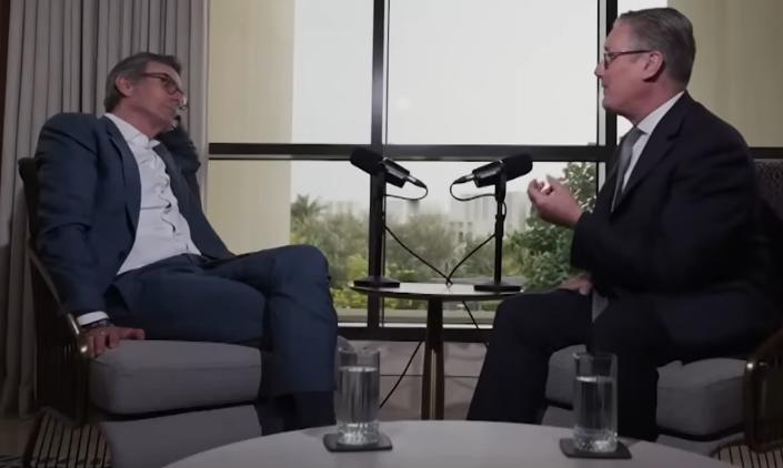 北约70多年的铁盟关系，最近被特朗普搅得天翻地覆。英国首相公开把他和普京相提