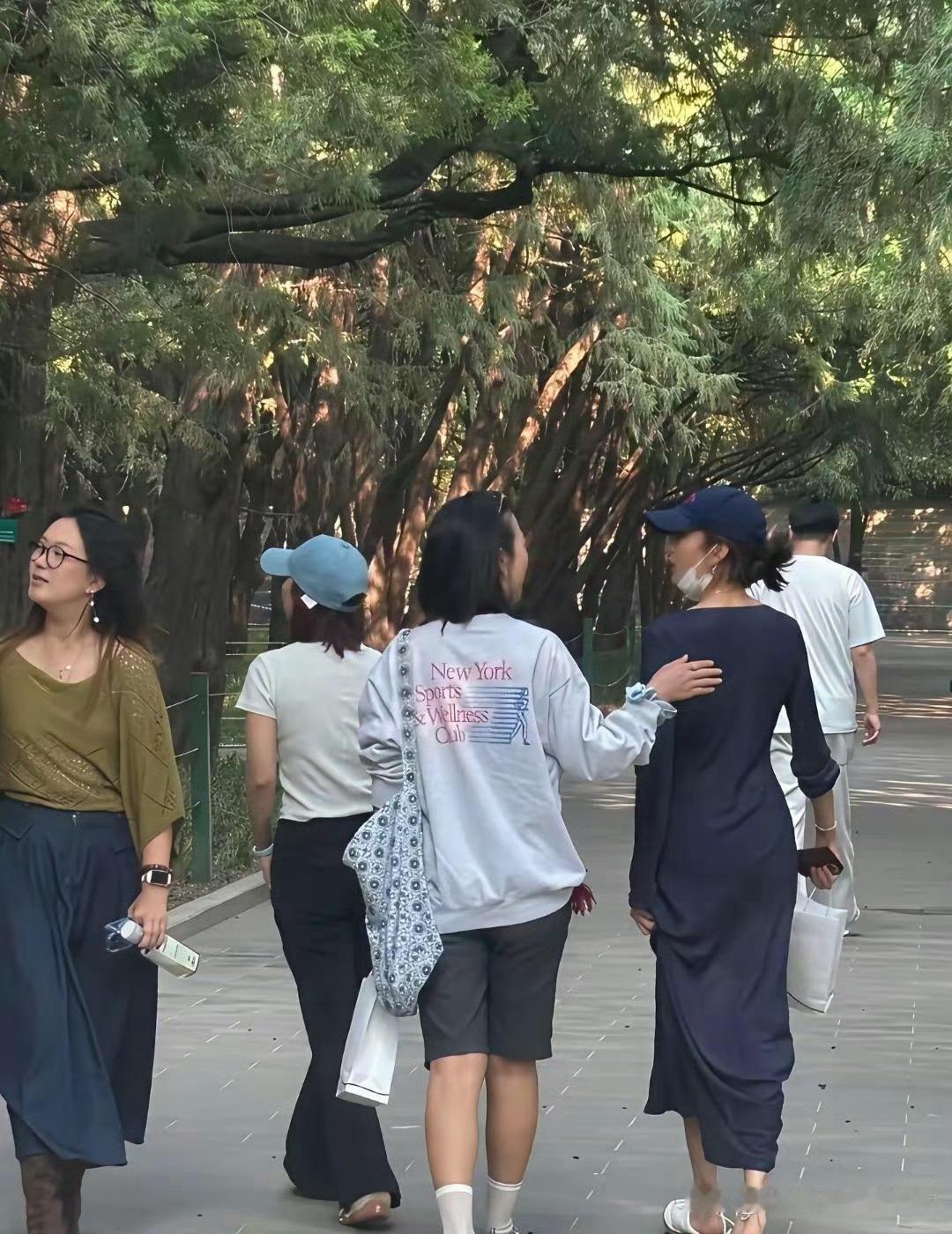 北京偶遇29岁孙千，瘦的跟竹竿一样，但比例超好腿长臀线高​​​​