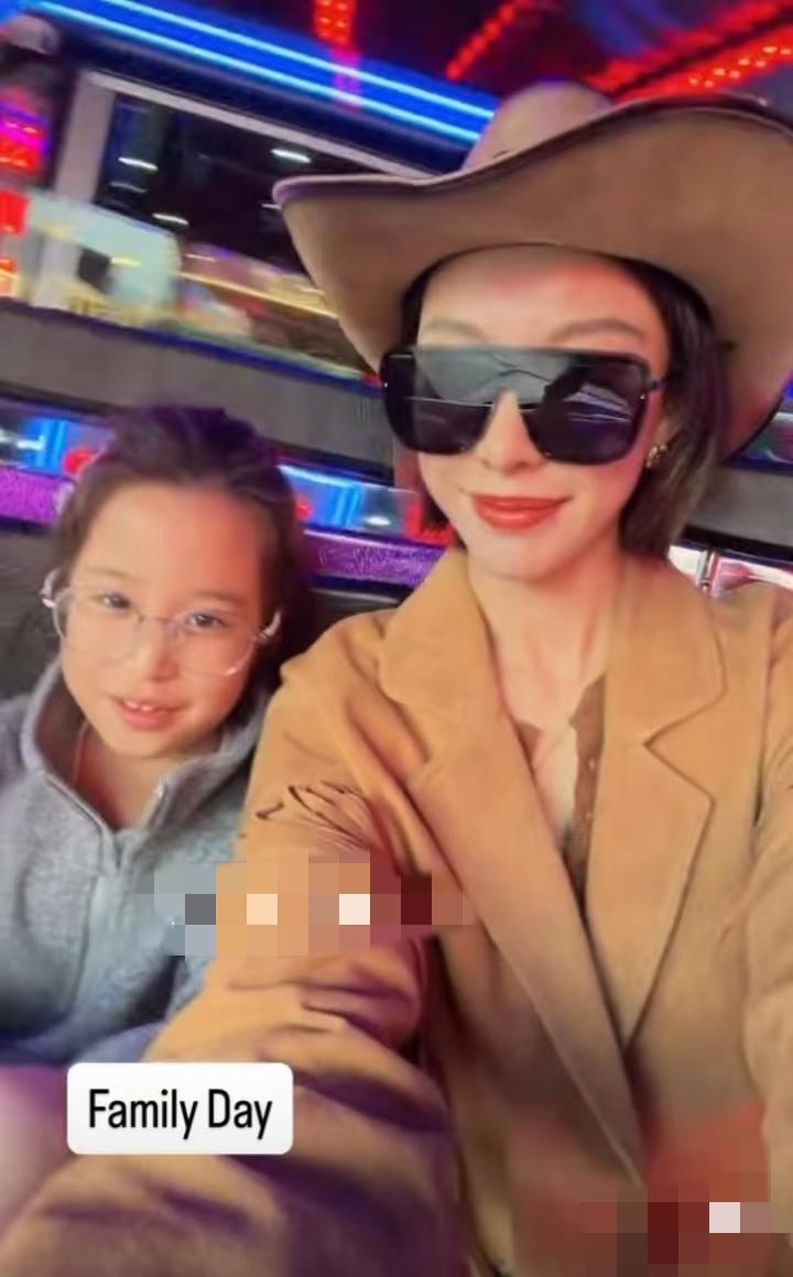 何超莲前弟媳齐娇晒两个女儿正面照，很像爸爸何猷启，有豪门基因！2月9日，赌王