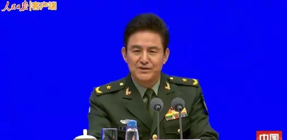 鹰酱：龙哥你真能藏啊！一个9.3你搞出100多种装备，还用上了北斗龙哥：我藏