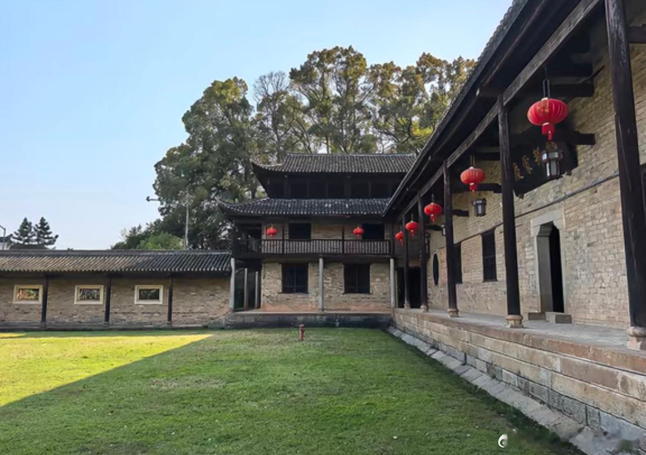 爬出低谷最快的方式：大量模仿曾国藩。低谷的时候最怕的不是没钱、没资源，而是没有行