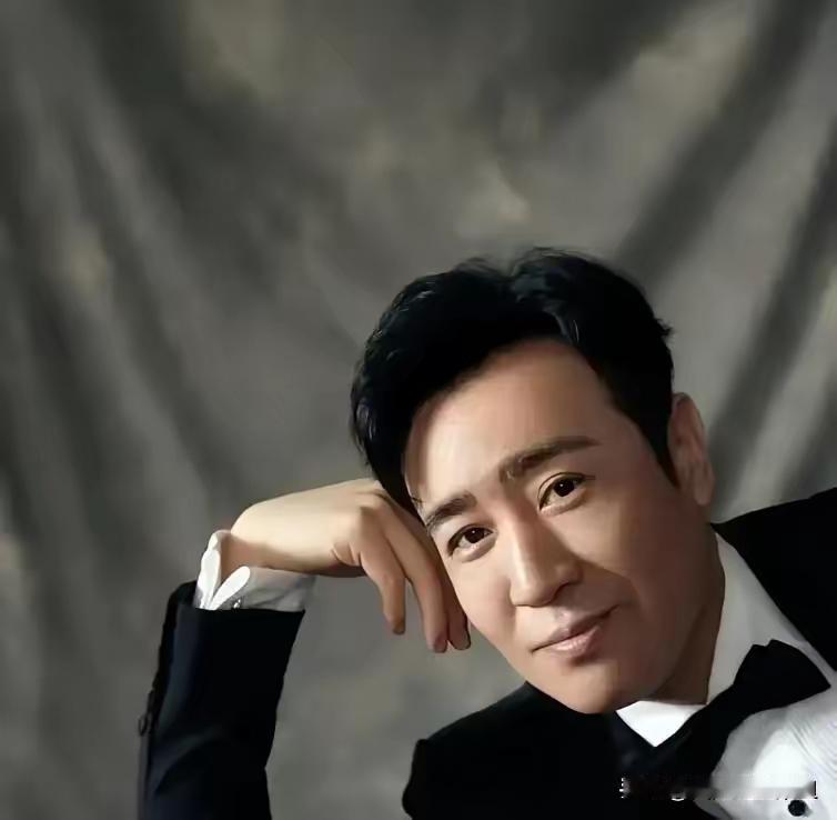 于和伟被亲哥骂“败家子”。因为他红了以后，干了一件事：一口气拿出大几百万，给八个