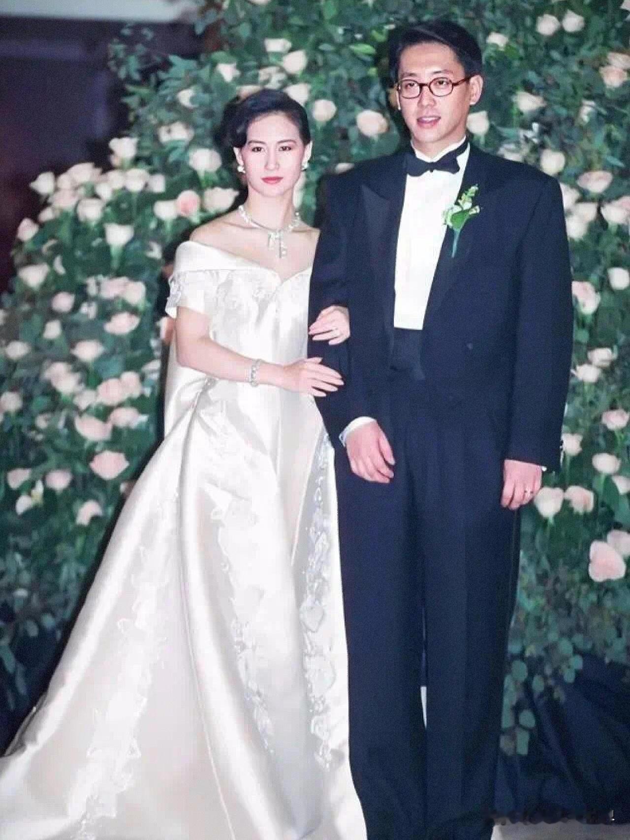 1991年何超琼跟许晋亨那场香港婚礼💒，看过的人根本不会再把奚梦瑶的婚礼称作世