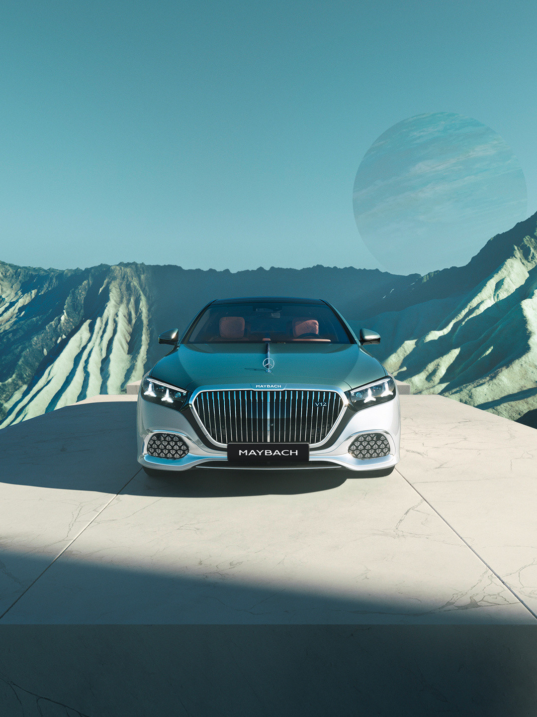 图一看呆我了，新一代迈巴赫S级的logo是真多，前脸左右的副进气口放了一堆这一代