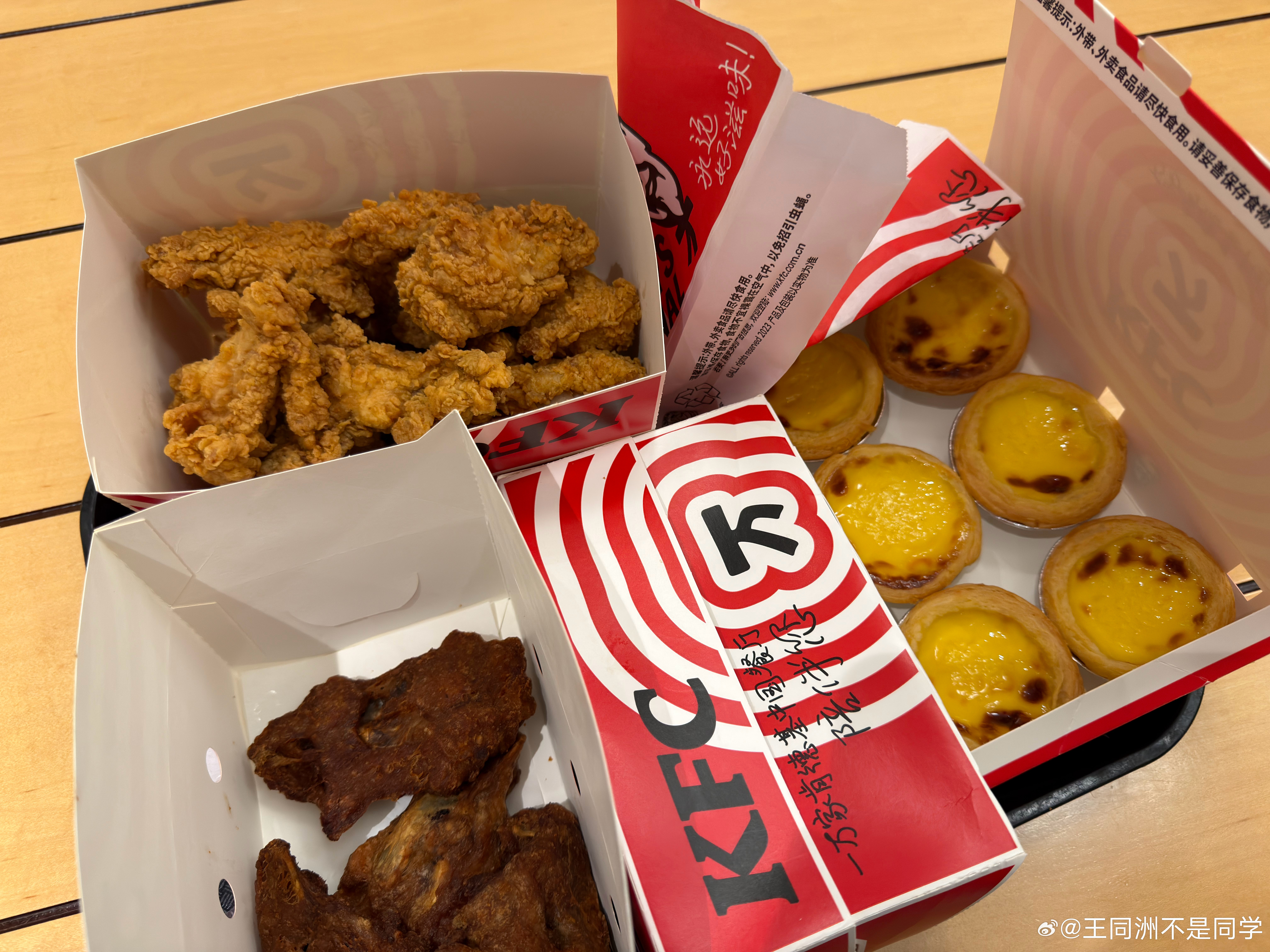 点了一大堆肯德基，但点名批评原味鸡怎么从之前的白月光一样的好吃的鸡变成了黑乎乎图