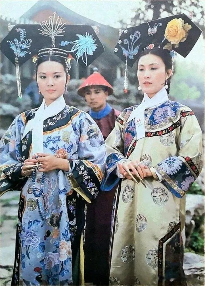 关于慈安太后和慈禧太后，近年来一些小考证表明，其实慈安也是形象鲜活的。例如，