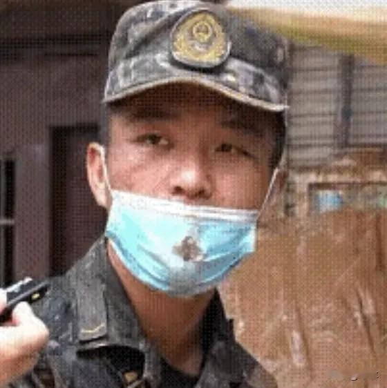 “太心疼了！”7月11日报道，广西，一个刚入伍不到4个月的05后新兵李晓康，在清