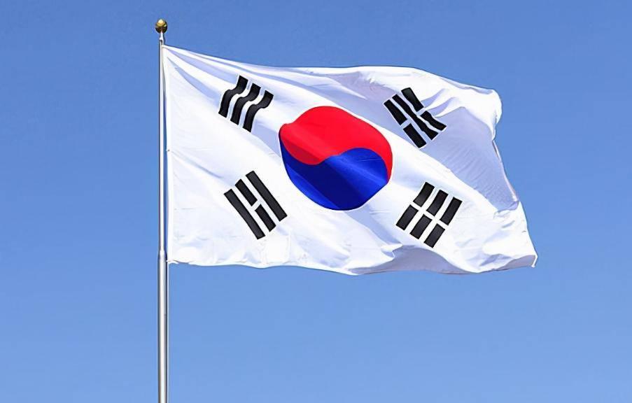 韩国征战世界杯历史最佳阵容和替补阵容：门将：李云在后卫：李荣杓、洪明甫、金玟