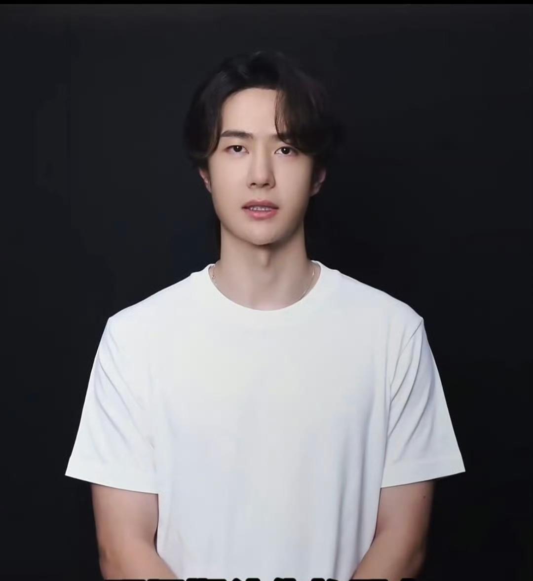 谁懂啊梦幻联动王一博来喊你看航展了这转发简直就是妥妥的门面白T果然能展现他