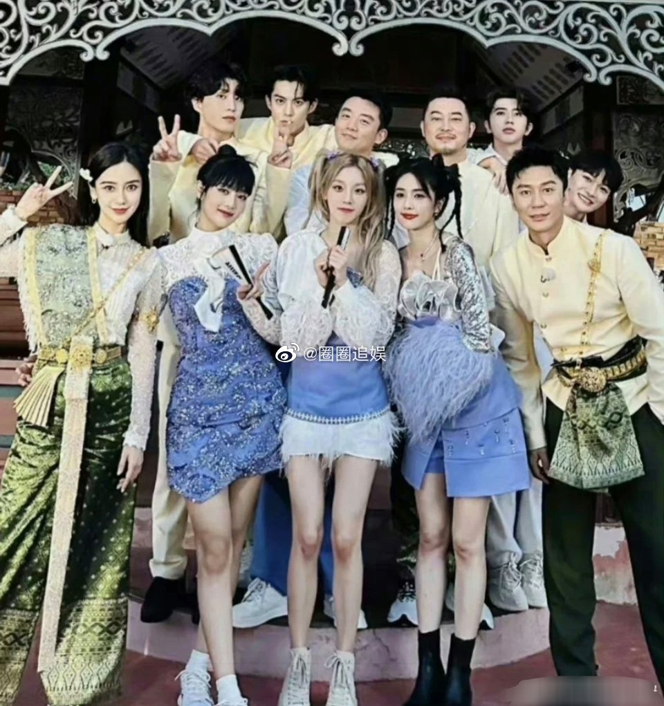 这一张图里的白鹿，美的过于突出了。