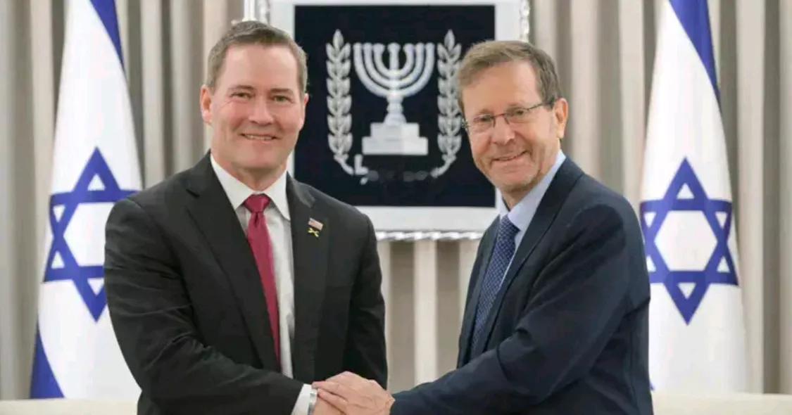 半岛电视台报道，当地时间11日，美国常驻联合国大使迈克尔.华尔兹，在访问以色列，