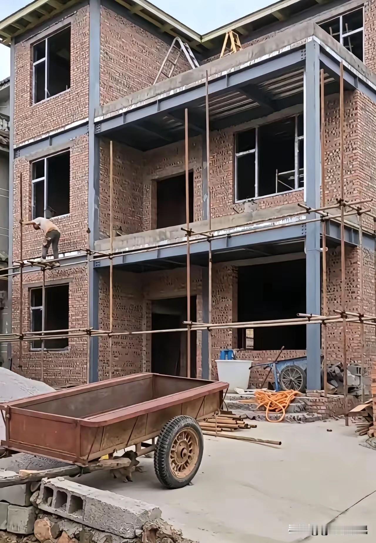 一直不明白一件事情，农村人建房都是建这么大，其实根本就住不完。