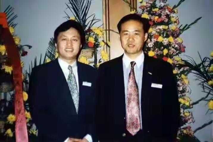 又一个地产大佬失联了，是不是怎么吃进去的就要怎么吐出来？万科总裁郁亮1月8号刚刚