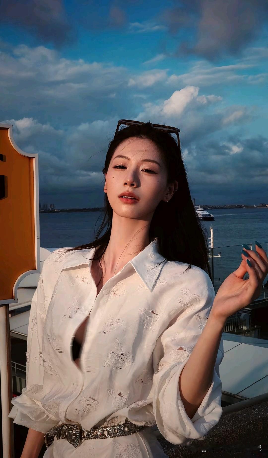 喜欢吹吹海边的风愿每天都要快快乐乐开开心心，朋友们，加油