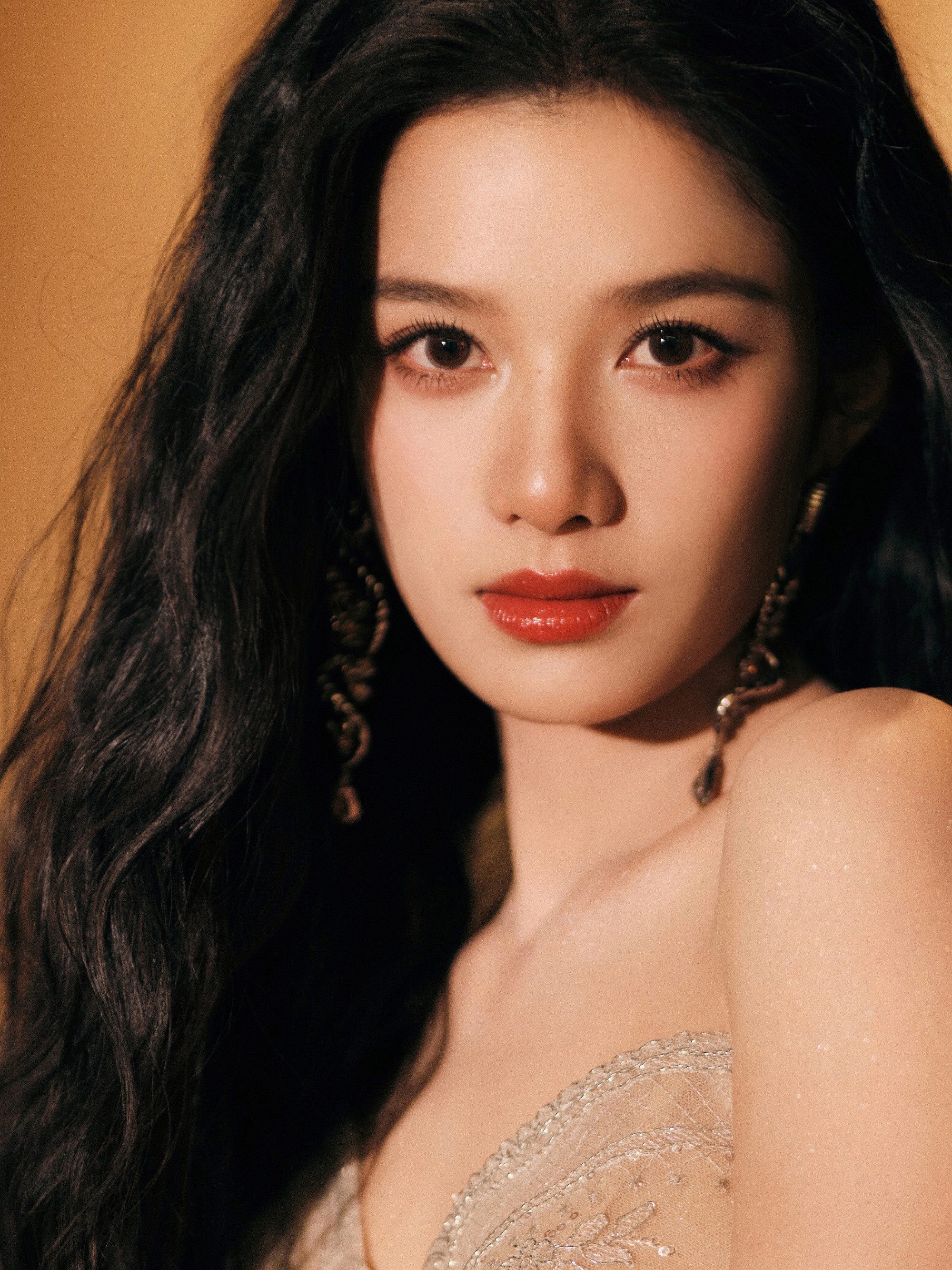 张婧仪的脸还是那么美