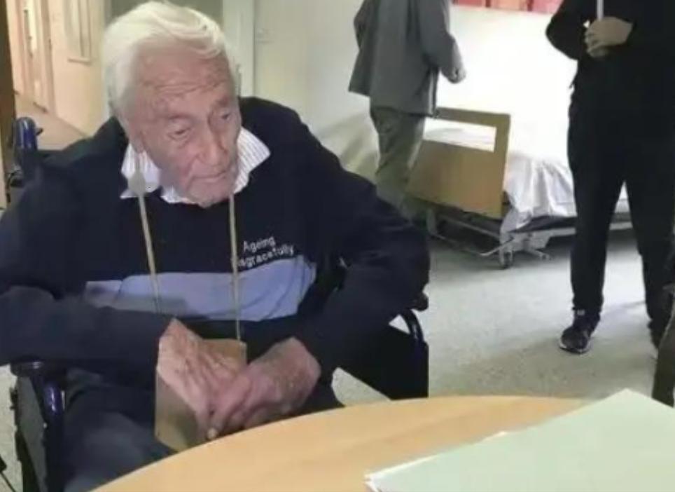 2018年，澳大利亚一位104岁的科学家，前往瑞士接受安乐死，当药物注射到他的体
