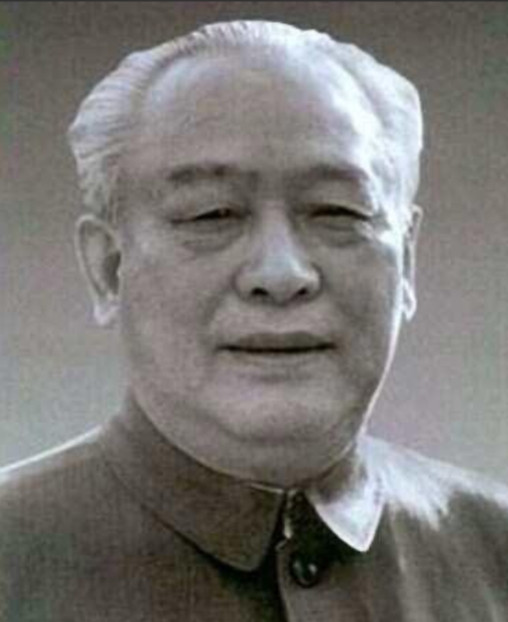 1960年，石油部长余秋里为救大庆油田，请求罗瑞卿派飞机运5吨焊条，却被罗瑞卿怒
