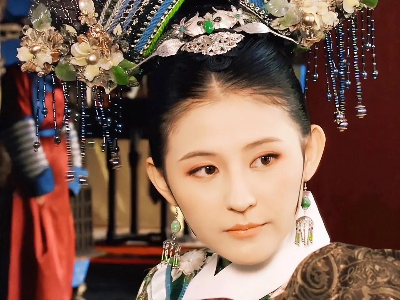 还真让她给说着了，是啊，有句话不是说嘛，“女人何苦为难女人”。《甄嬛传》里，