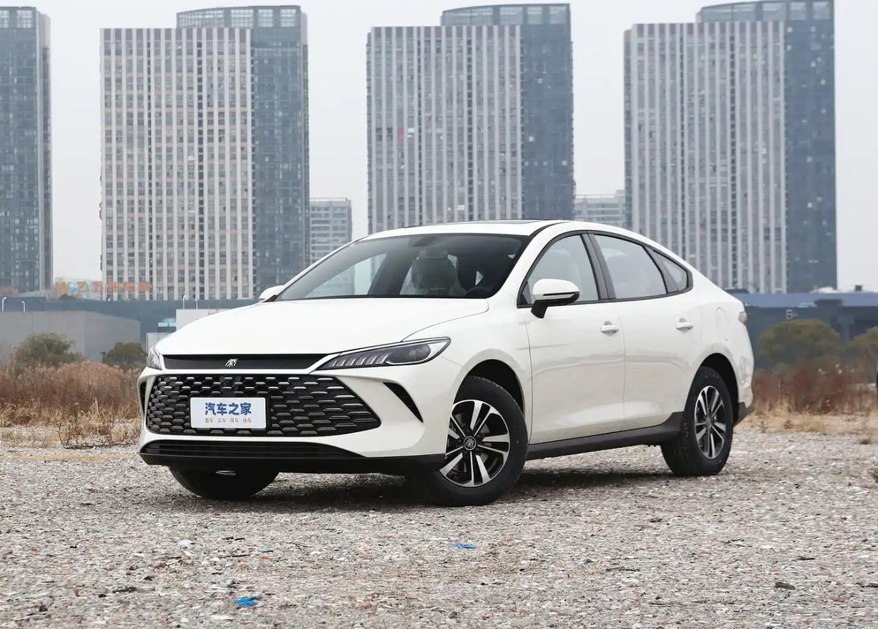 2026款比亚迪秦PLUS完成升级搭第五代DM-i技术2026款比亚迪秦P