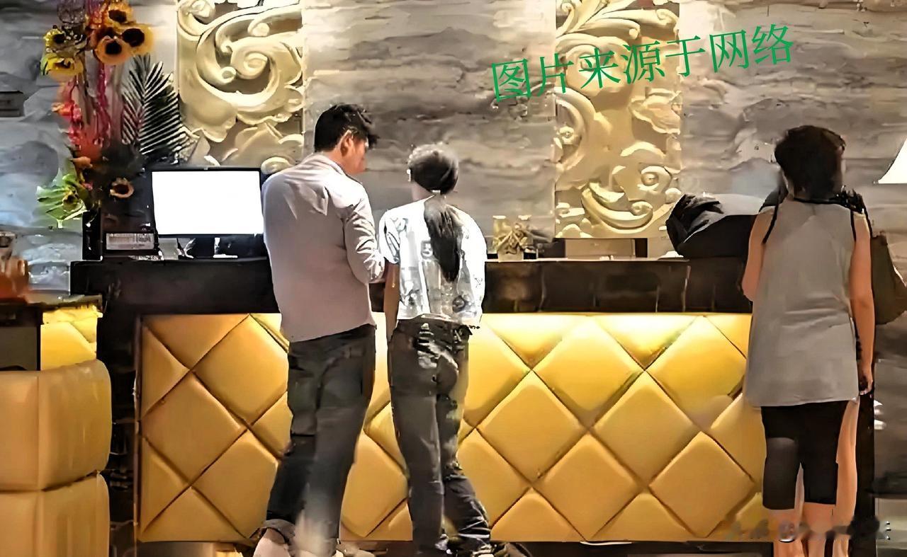 “不避嫌的代价！”浙江瑞安，晚上，女子陪男性朋友一起进酒店房间换鞋，丈夫给她打电