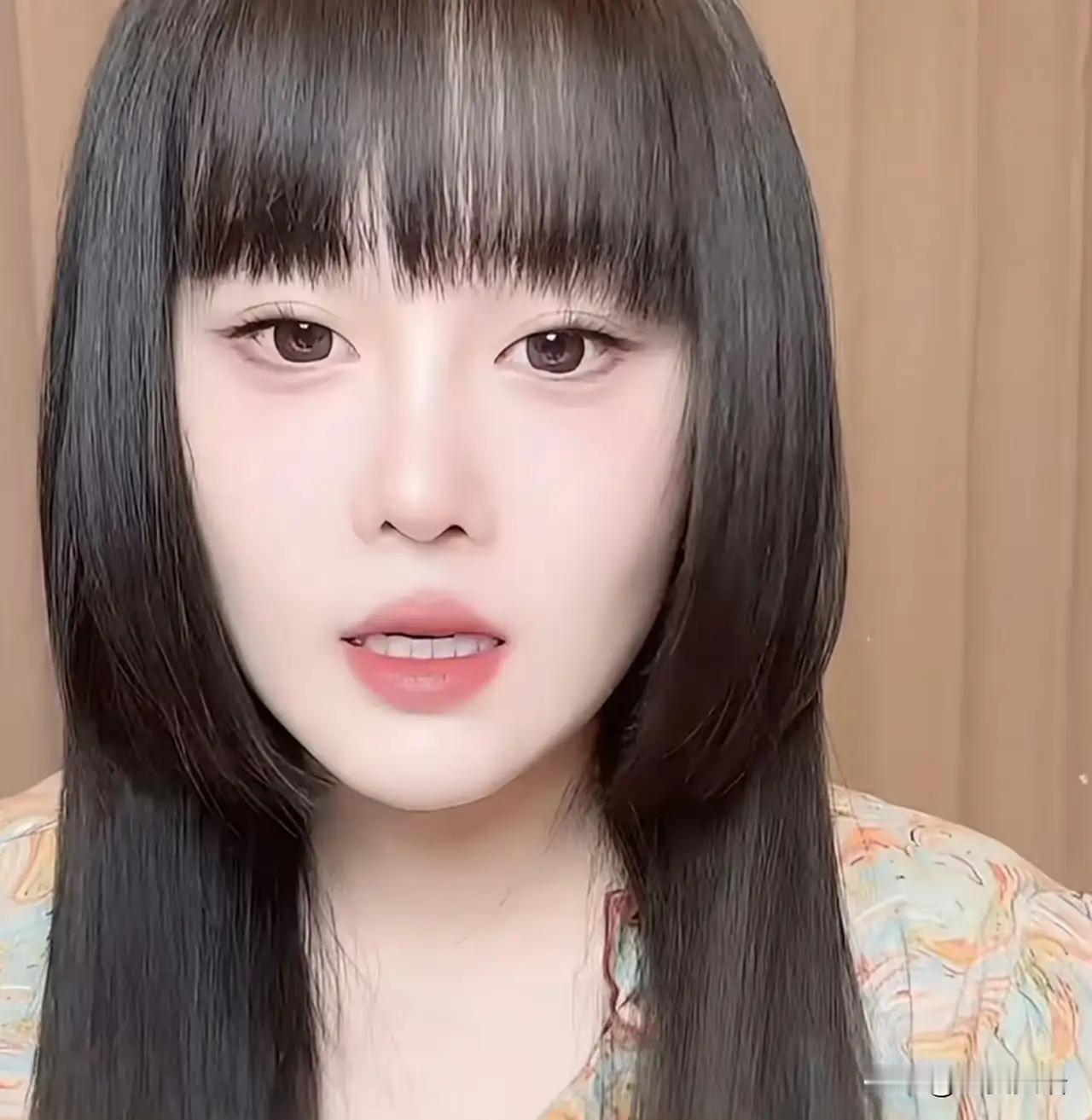 2月22日下午，赵本山女儿球球，猛地冲上了热搜。并非直播翻车——而是球球将那扇