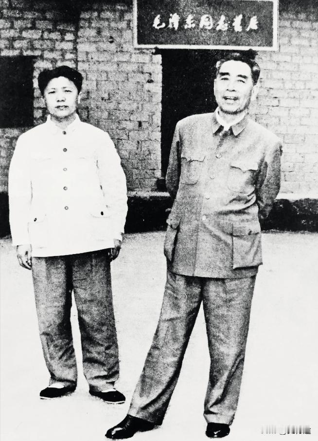 周总理去湖南韶山毛主席老家前，还专门给毛主席打了一个电话，说要去你家看看。毛主席