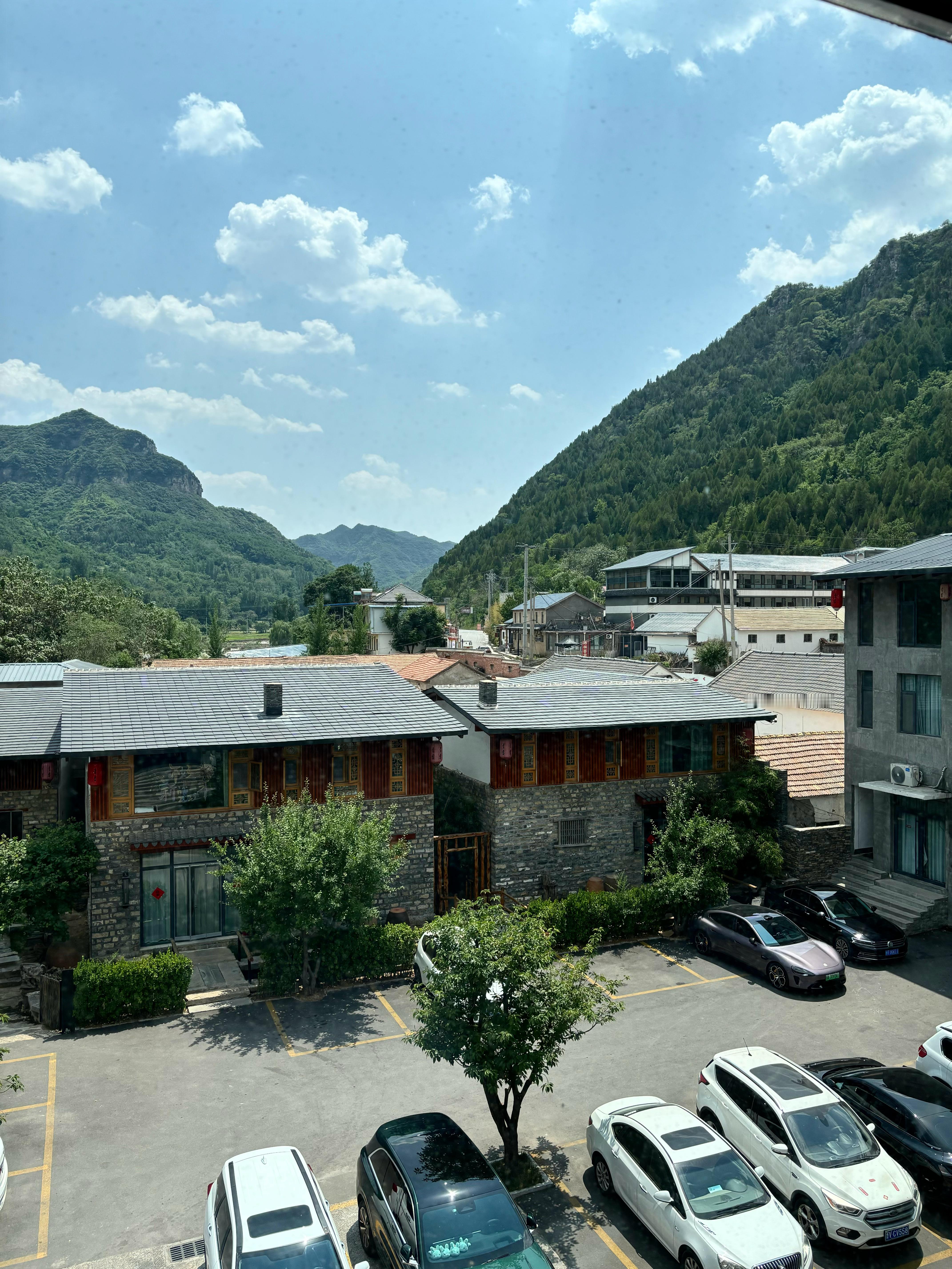 青州真是个宝藏城市，有各种古城古村落，还有很多山。这小风景，嘎嘎的。[墨镜]​