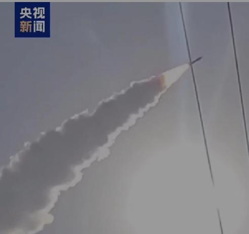 快报！伊朗新一代武器开始纷纷亮出，以色列遭到精准打击。据央视新闻网消息称，3月