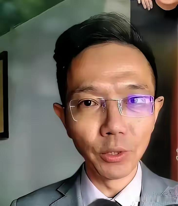 这池子深得让人打寒颤，光是看回放我脊梁骨就冒冷气。李律师差点翻车——那对