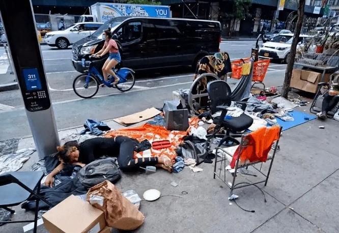 看到这一幕,你就知道美国的人口为什么一直很稳定了!大家有没有发现一个挺耐人寻