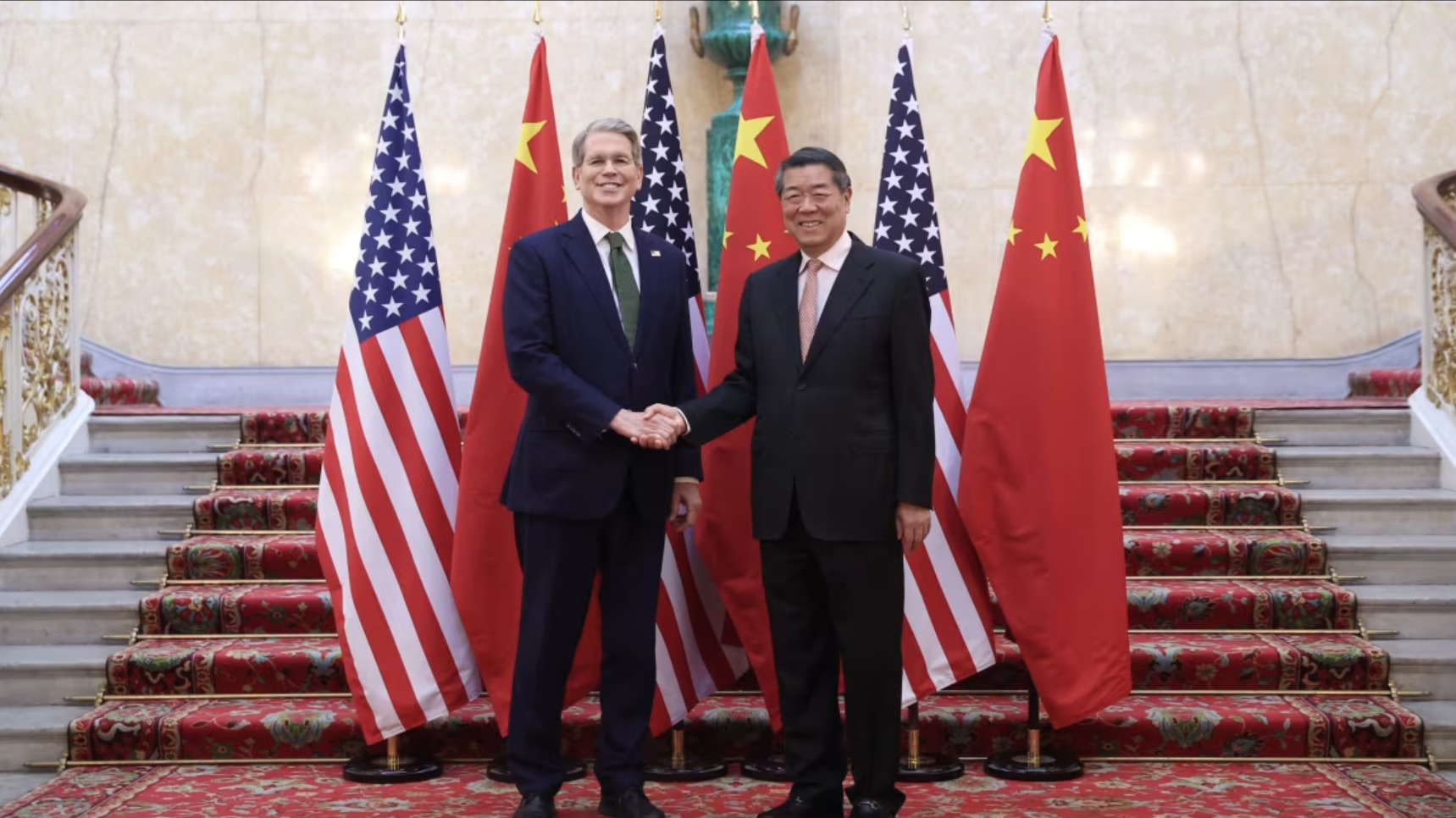 快讯！特朗普要求中国先提供稀土，美国再做出让步。特朗普在“真实社交”平台上表示