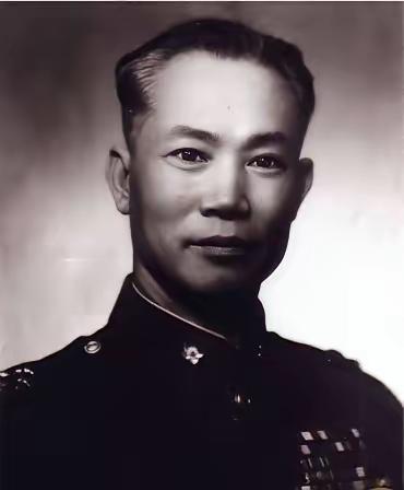 一般忠诚的人能力都不行，看陈诚就知道了。​蒋介石一生多疑，对谁都防着一招，但