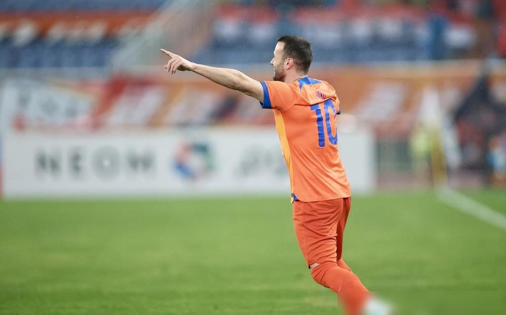 足球媒体人徐江：泰山队给黄锐烽，胡荷韬，元敏诚三人报过价。最近关于泰山队的转