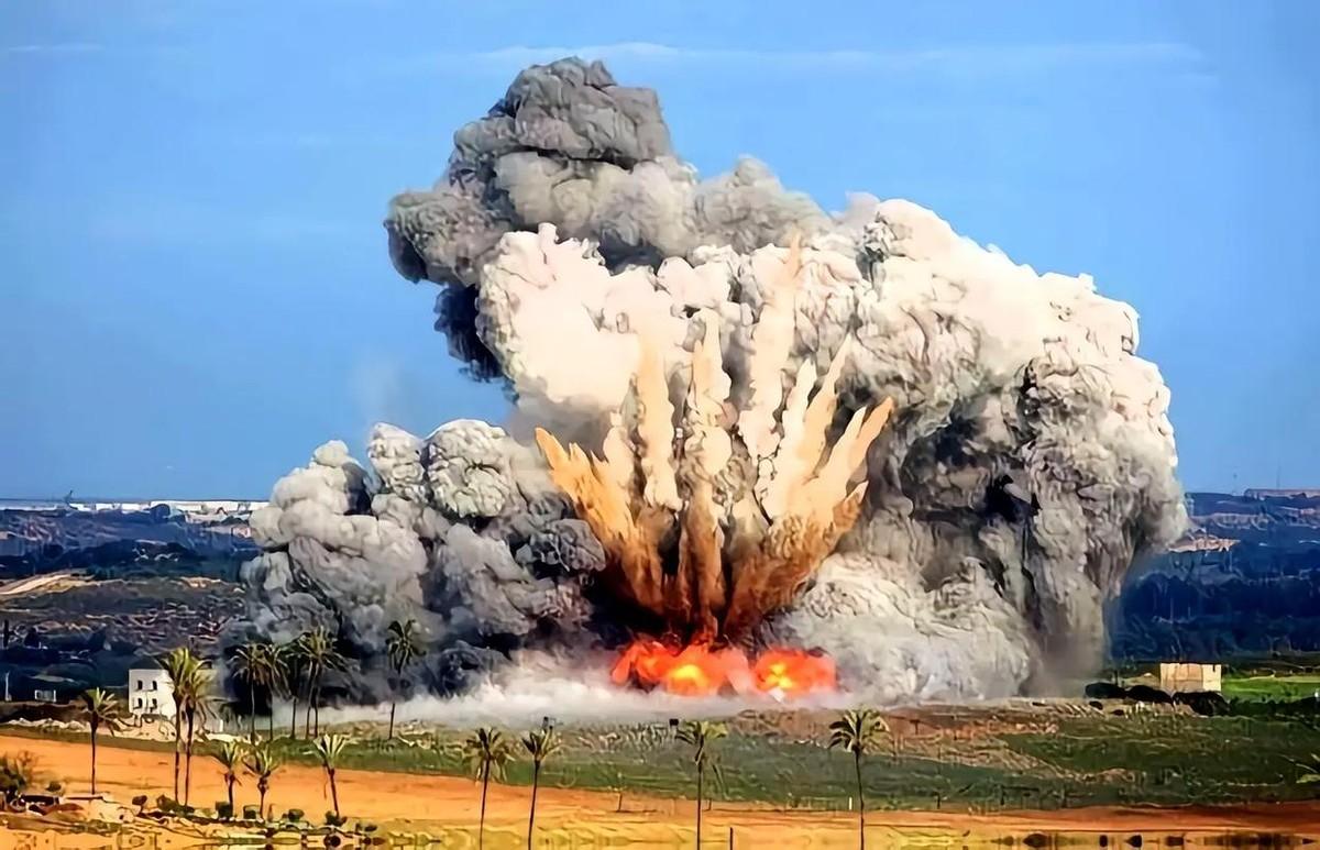 伊朗革命卫队发射2吨级14马赫导弹，直指美以核心目标，战争升级背后的力量与幻觉