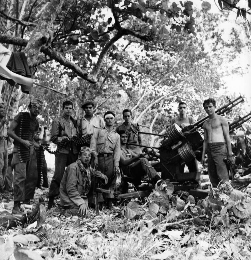 猪猡湾战斗中的古巴革命军与四联高射机枪