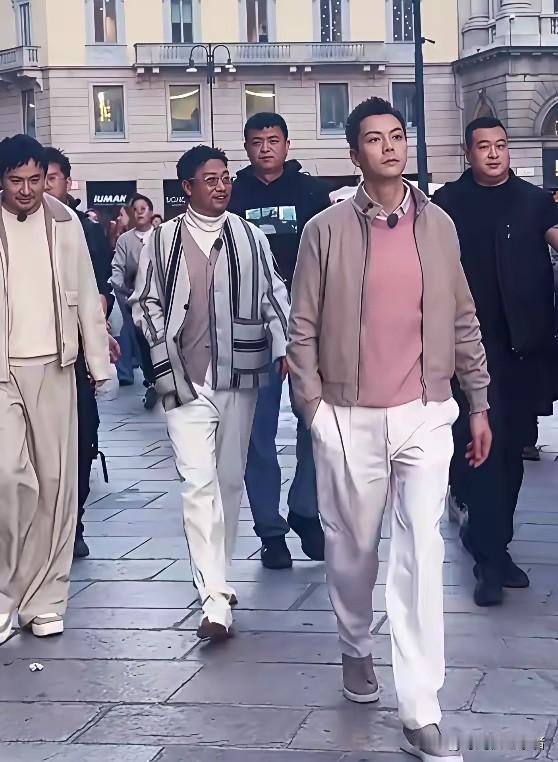 陈伟霆这气场,真是一般人压不住,就连沈腾“西虹市首富”都压不住,“社会人”贾冰也