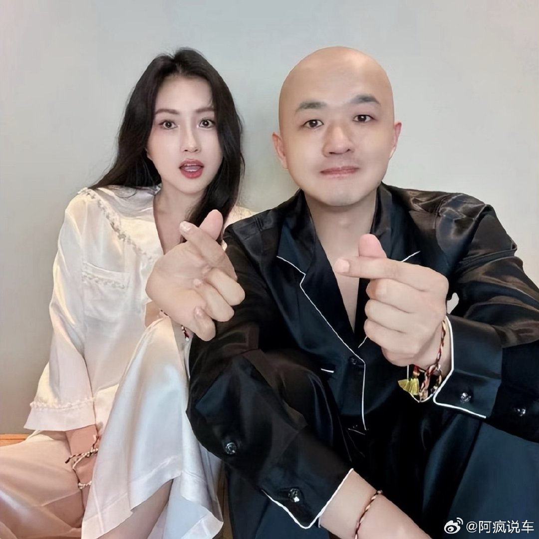 网友劝包文婧离婚，包贝尔包文婧这事儿怎么解决，我有一计献上。就是效仿当时的陈冠希，直接开个记者会，认