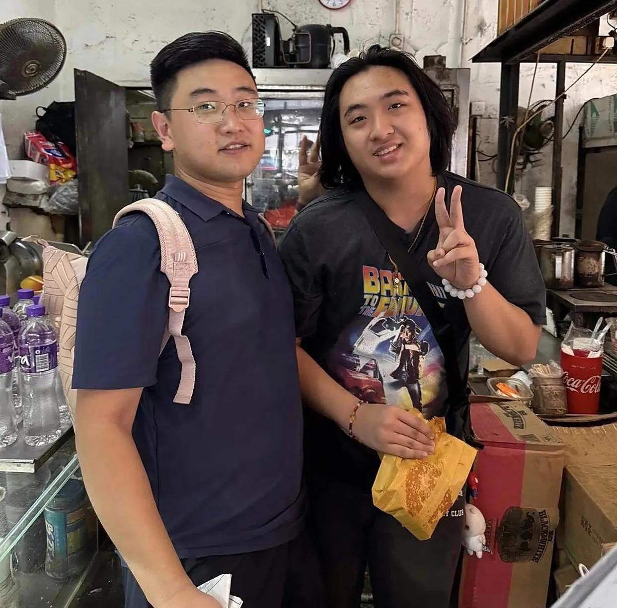 很难想象，这是吴镇宇的儿子，完美的避开了父母的全部优点。估计大家都已经注意到