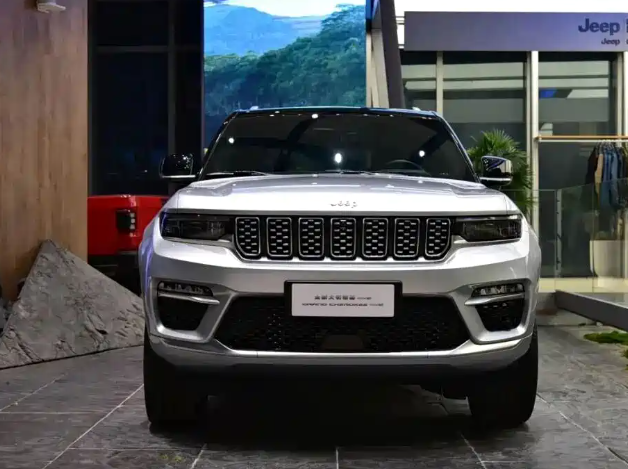 大切诺基4xe豪华越野的平衡哲学经权威信源核实，其车身尺寸准确数据为4906m