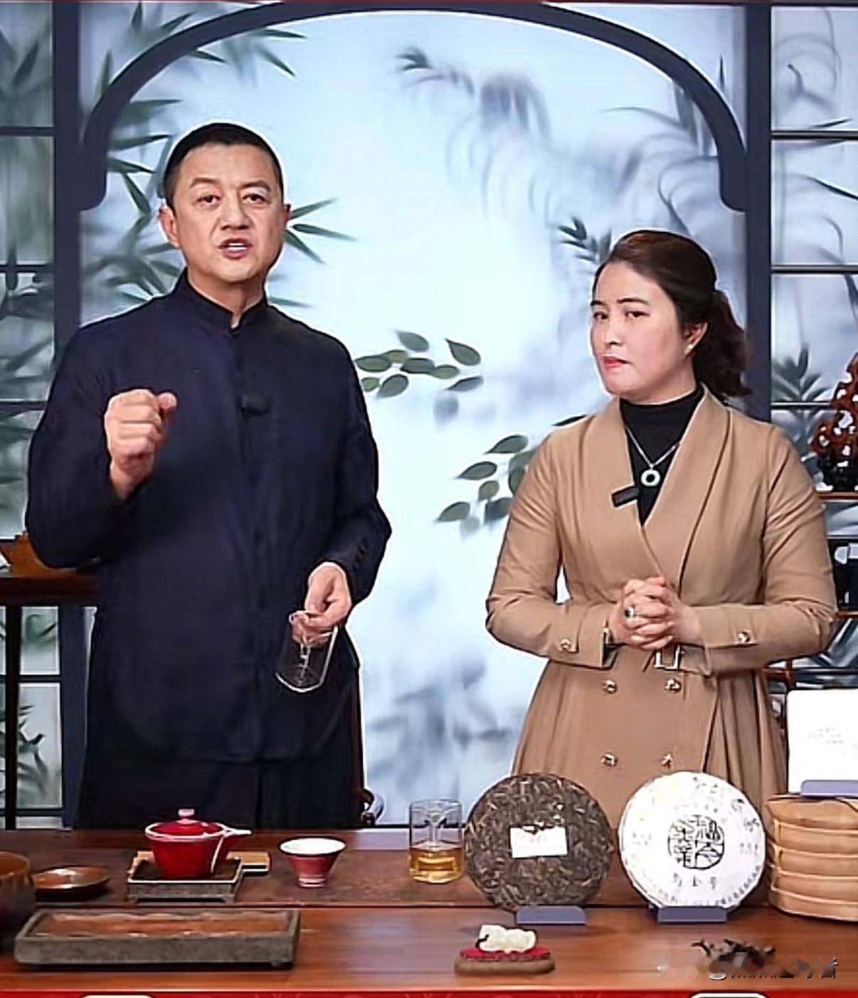 今晚七点，知名演员、慈善家李亚鹏准时开启直播。直播间内，超10万网友在线支持李亚