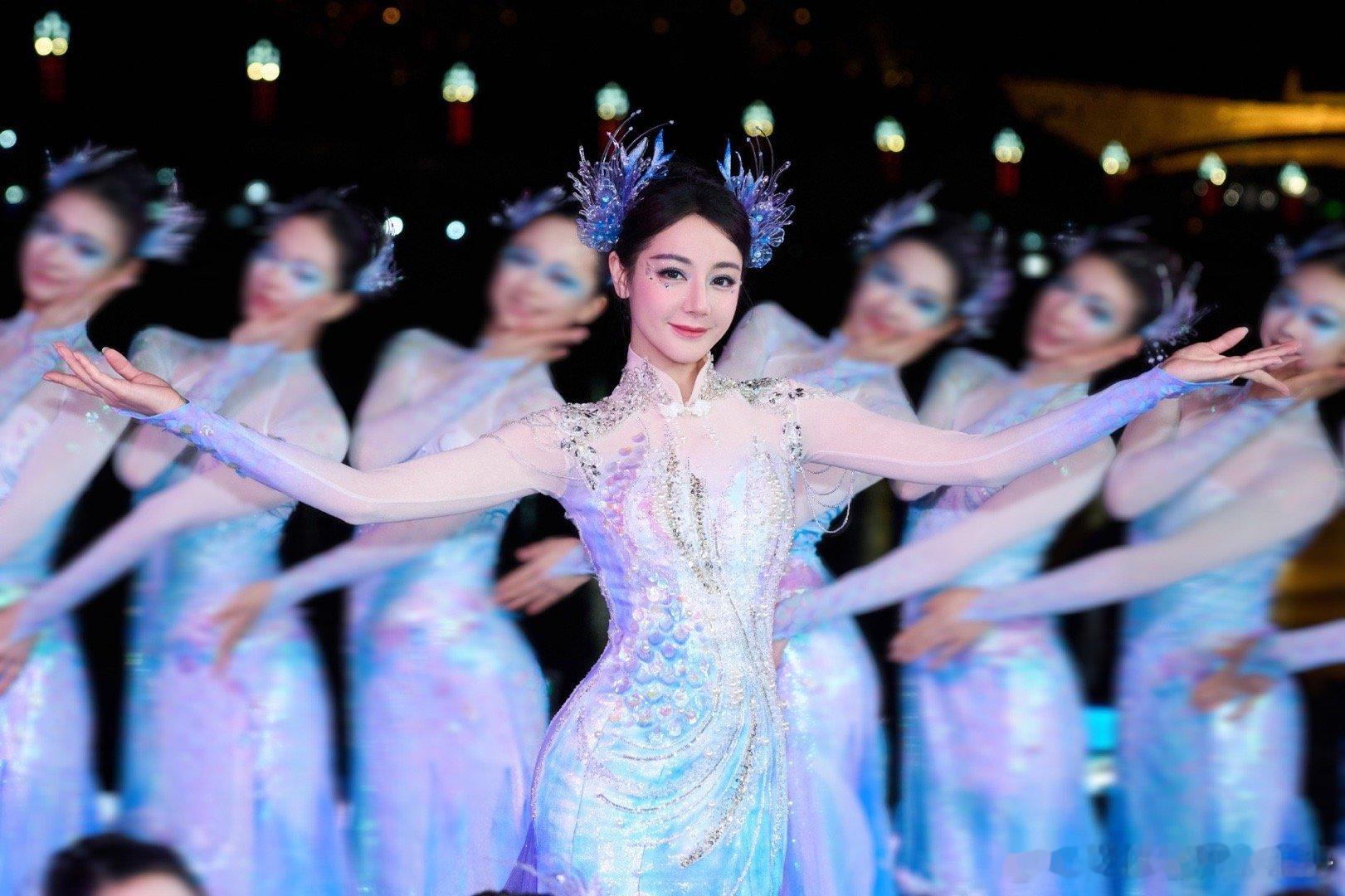 央视春晚话题热词！迪丽热巴热度好强