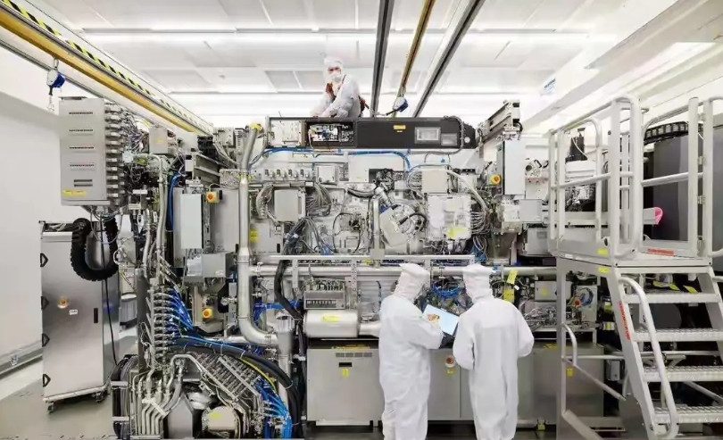 荷兰在欧洲引起的连锁反应很大。荷兰开了个坏头,欧盟内部声音很多,意见很大,大有学