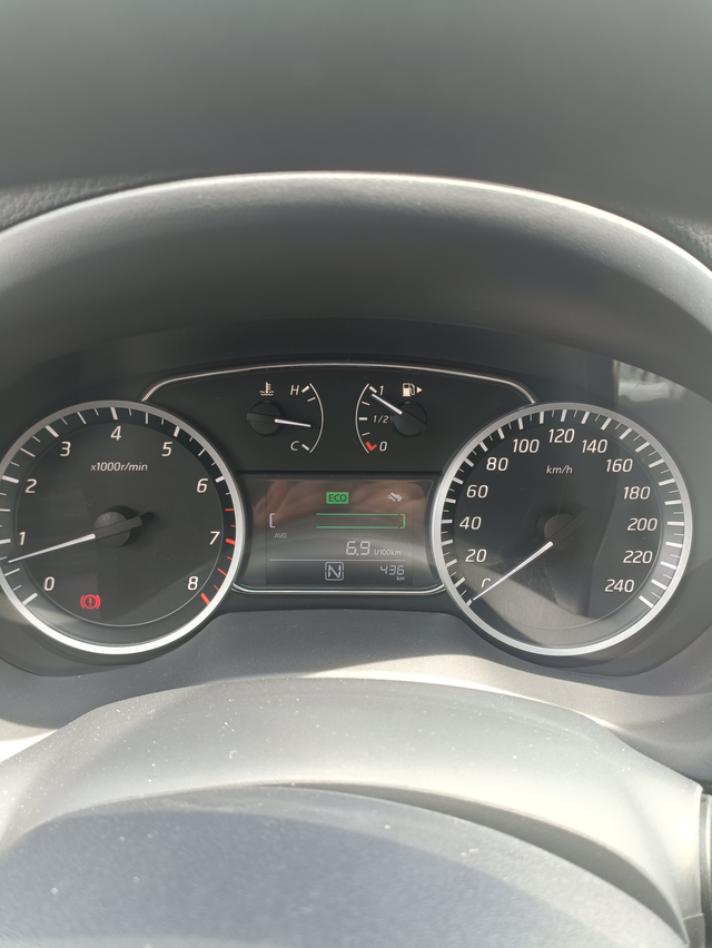 使用心得分享我的是轩逸经典舒适版，提车一个月了，每次等红绿灯的时候转速表不稳定