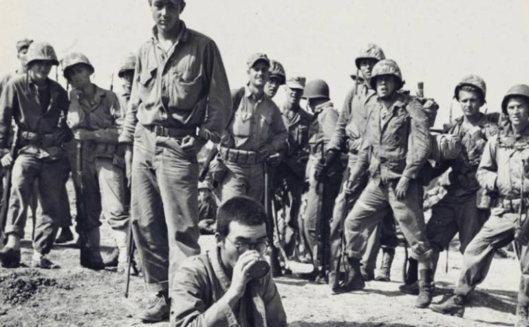 1945年，日军被苏联红军被押往了寒冷的西伯利亚。后来，活下来的日军战俘哭着回忆